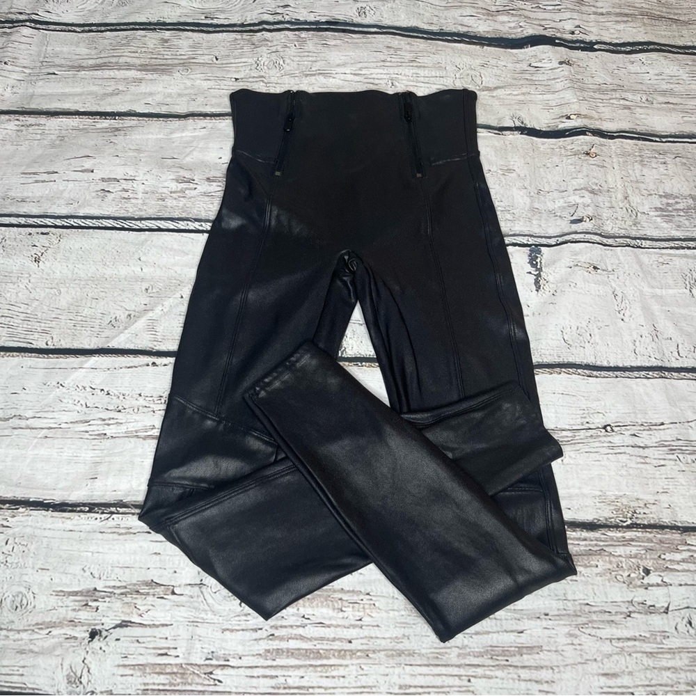 Spanx Hip Zip Faux Leather Leggings Size S - Picture 5 of 6